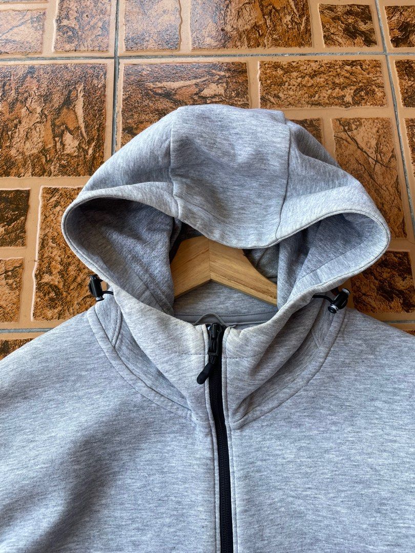 UNIQLO ZIPPER HOODIE Men s Fashion Tops Sets Hoodies on Carousell