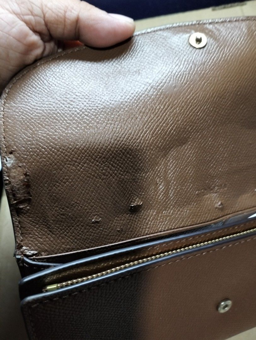 used coach slim wallet (Category: Luxury Bags & Wallets) located in Cavite. Submitted by miracle0914 (Listing ID 1243820887, Image 2). Description: coach slim envelope wallet with visible flaws but still usable.