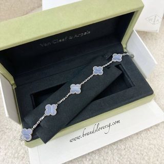 (Category: ) located in . Submitted by brands_lover (Listing ID 1243762227, Image 1). Description: .