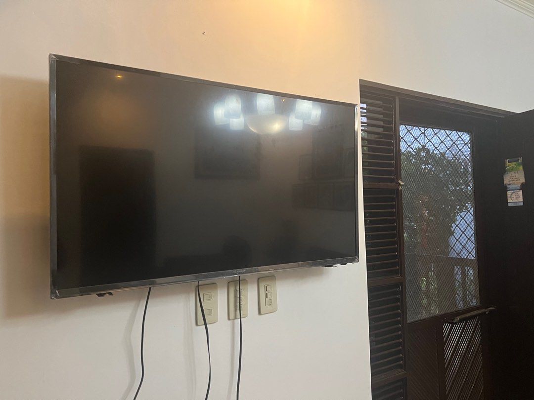 38" devant Flat Screen (Category: TV) located in Cavite. Submitted by amaxxingfinds (Listing ID 1244007888, Image 1). Description: rfs- will replace a new one loc- bacoor Pagasa with remote still working.