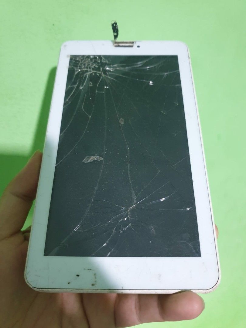 Advan e1c pro 2G Ram 512mb/4Gb mesin nyala lcd pecah, Telepon Seluler