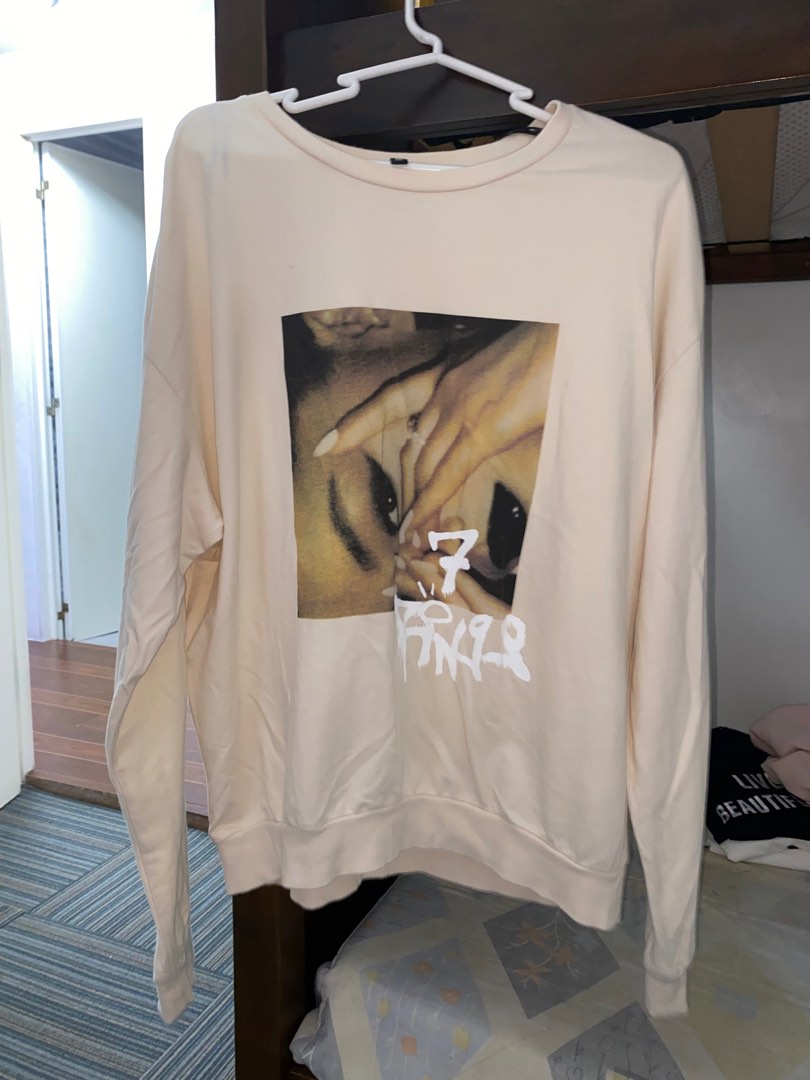Ariana grande 7 rings h&m top