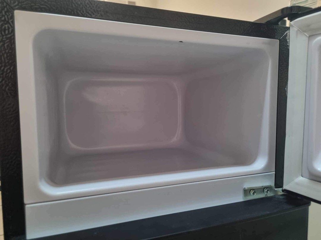 Magic Chef MCBR415S Mini Door Refrigerator Freezer Oahu