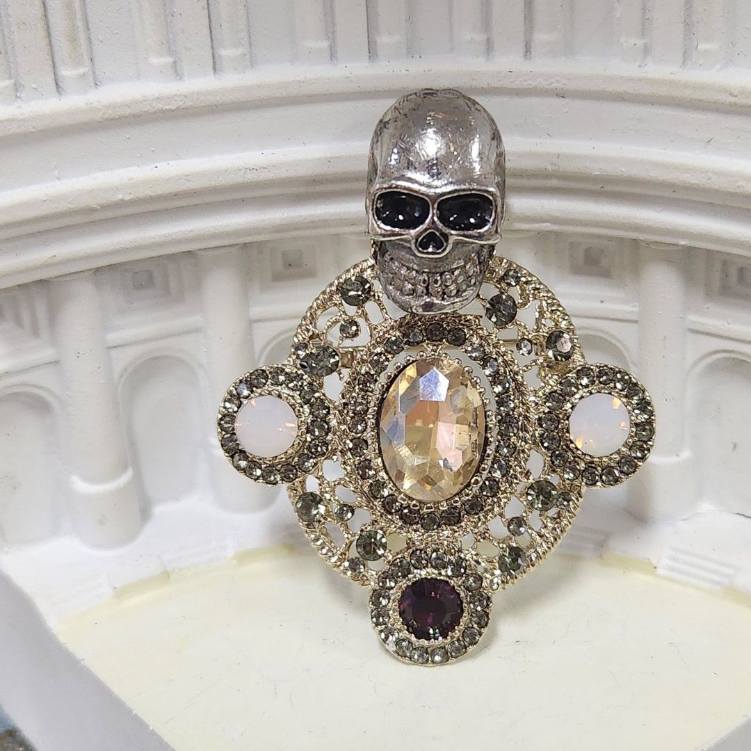 Champagne brooch shop