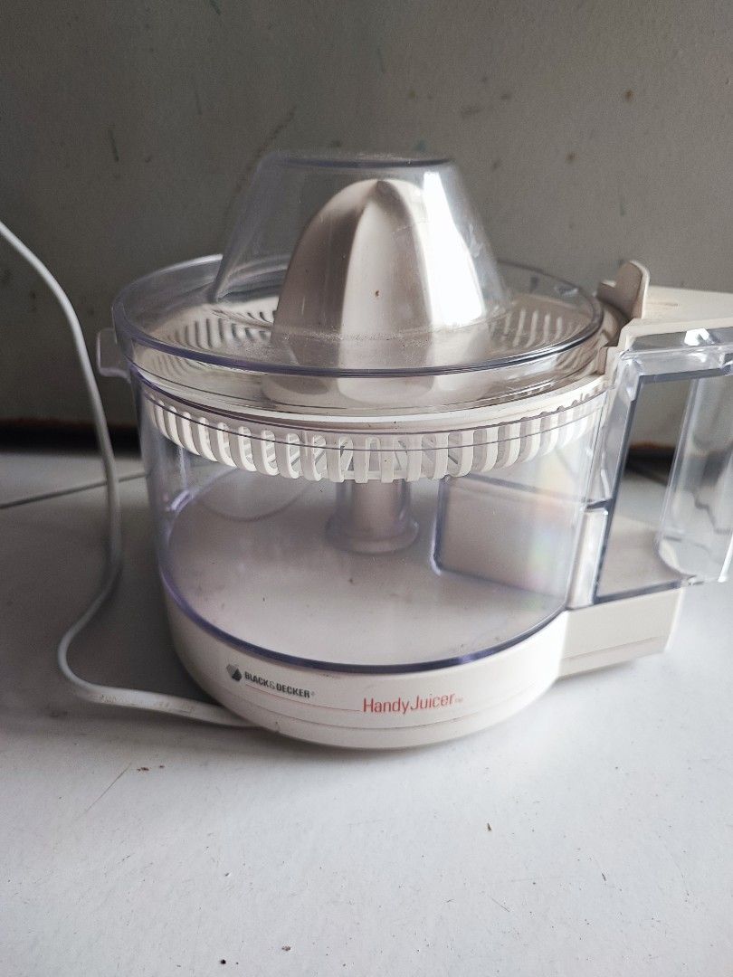 Black and shop decker electric juicer