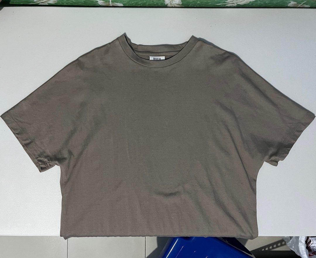 BOCU Oversized T-Shirt (Unisex) (Category: Shirts) located in Davao. Submitted by chestnutstoredvo (Listing ID 1243949054, Image 2). Description: Bocu Extended Sleeves T-Shirt | Unisex Only used once Size in tag: XS (Fit Small to Medium) Dimensions L: 26” W: 20.5” Available for Delivery Note: delivery fee will be shouldered by the buyer (via Grab if from Davao City, via LBS/J&T Express if nationwide) PM for more inquiries.