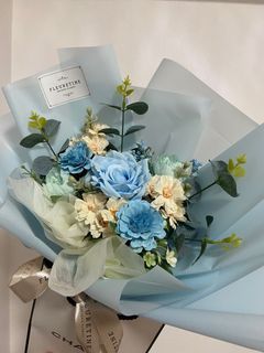 Brand New Faux flower bouquet pws/graduation/wedding