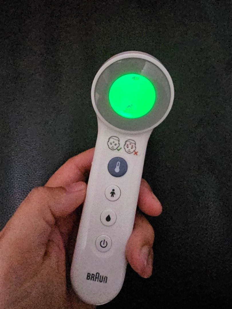 Braun no touch and touch thermometer extra unit, Health & Nutrition