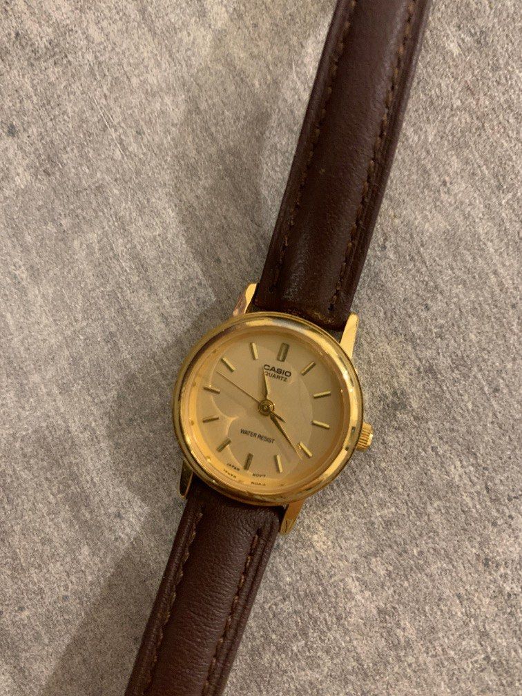 Casio gold 2025 leather watch