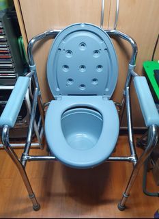 Commode Chair/ Urinal for Elderly/ patient