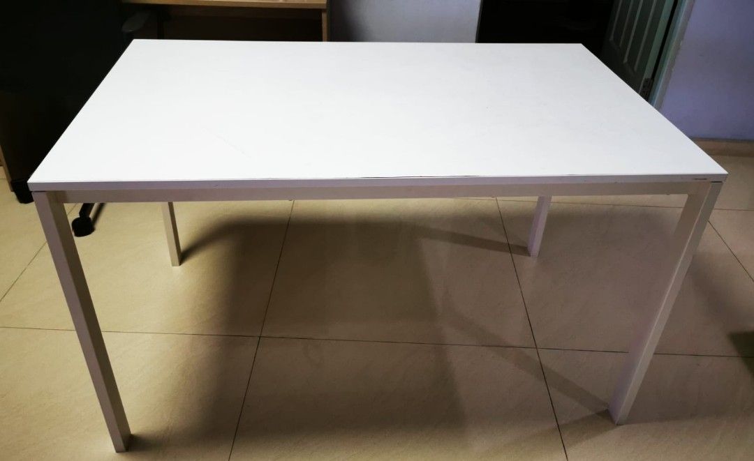 Computer study Desk Table (Category: Tables & Sets) located in Singapore. Submitted by carouselelong (Listing ID 1244012266, Image 1). Description: Table size length 125cm, width 75cm,height 74cm.