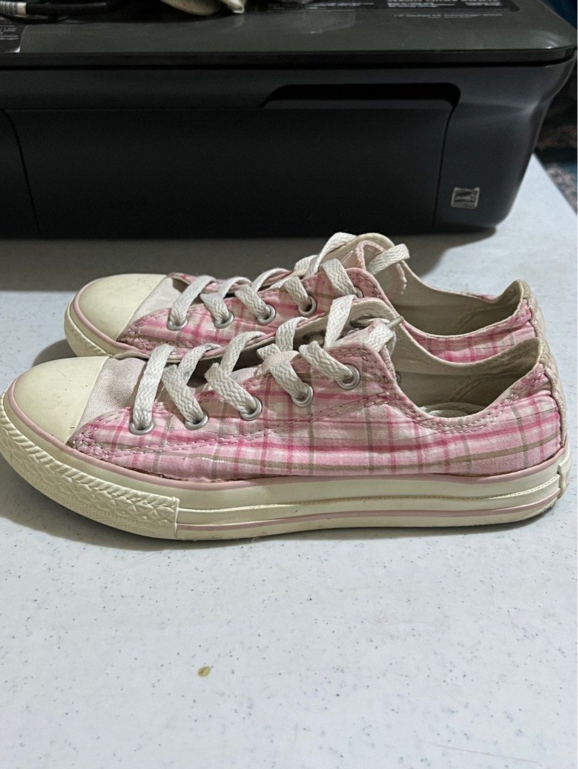 Pink plaid converse sale