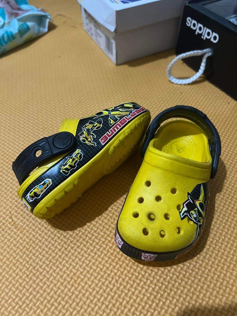 Bumblebee crocs discount