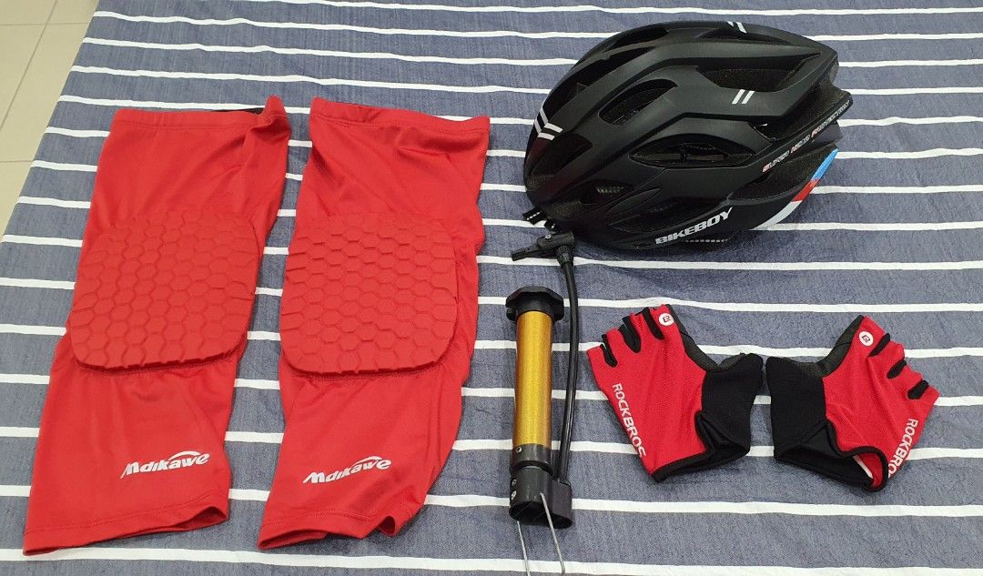 Cycle helmet and gloves shop