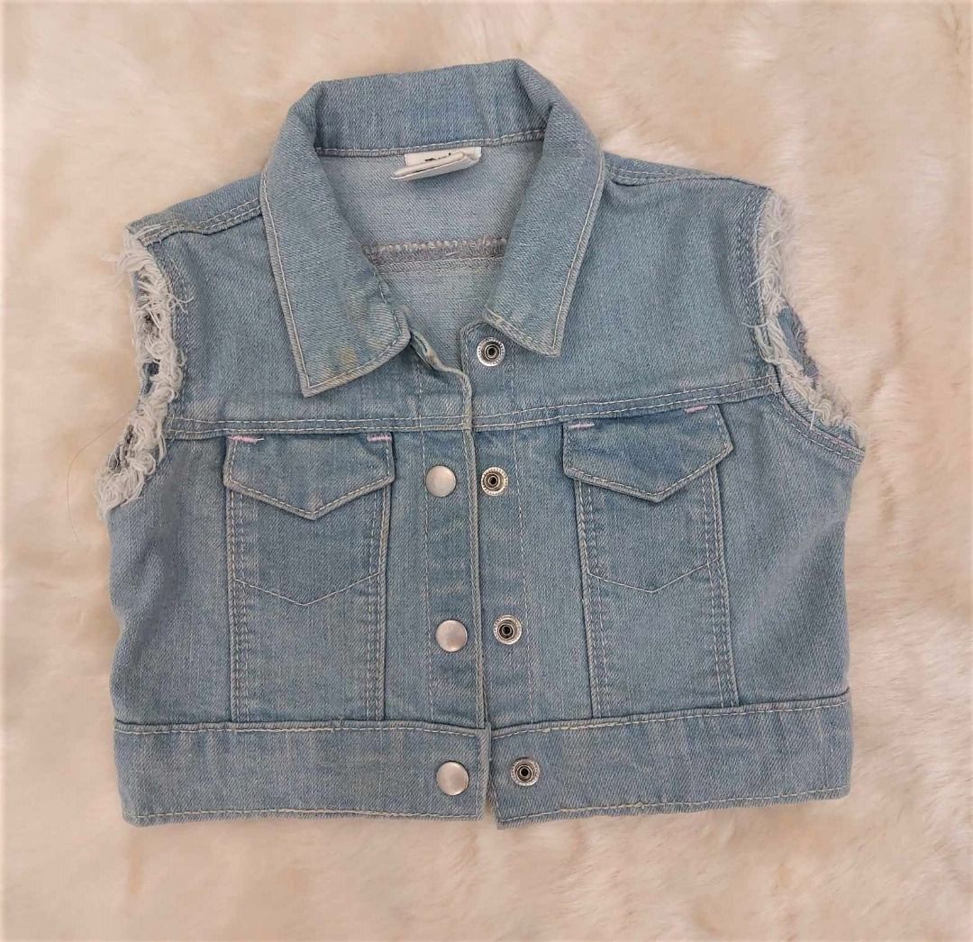 Denim vest for baby (Category: Babies & Kids Fashion) located in Las Pinas. Submitted by tintwodc (Listing ID 1243999215, Image 1). Description: Desc: Denim vest for boy or girl Best price already posted. Thanks. Size: 12months (might fit kids from 6 months to 1.5 years depending on baby's built) Note: there's some small stain (barely noticeable) on the collar Model is 12 months old in the picture..