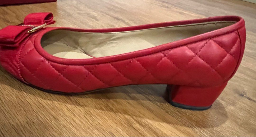 Quilted vara shop bow pump shoe