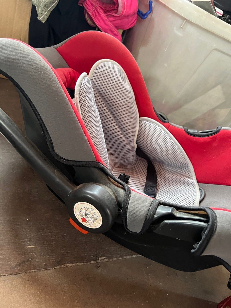 Giant Carrier Car Seat (Category: Car Seats) located in Taytay. Submitted by olgaragesaleph (Listing ID 1243979918, Image 3). Description: Needs cleaning - nakatambak lang sa attic Product features: • Canopy • Removable and washable seat cover • 3-point seat harness • Adjustable one-pull harness • Head support • Adjustable handle bar • Fully padded side • Can be converted to carrier or carry cot Brandnew Market Price: ₱3,300.