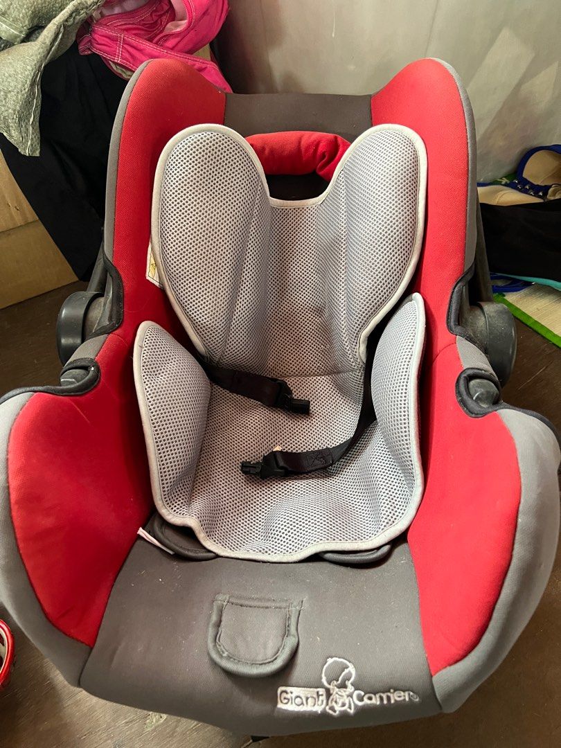 Giant Carrier Car Seat (Category: Car Seats) located in Taytay. Submitted by olgaragesaleph (Listing ID 1243979918, Image 2). Description: Needs cleaning - nakatambak lang sa attic Product features: • Canopy • Removable and washable seat cover • 3-point seat harness • Adjustable one-pull harness • Head support • Adjustable handle bar • Fully padded side • Can be converted to carrier or carry cot Brandnew Market Price: ₱3,300.