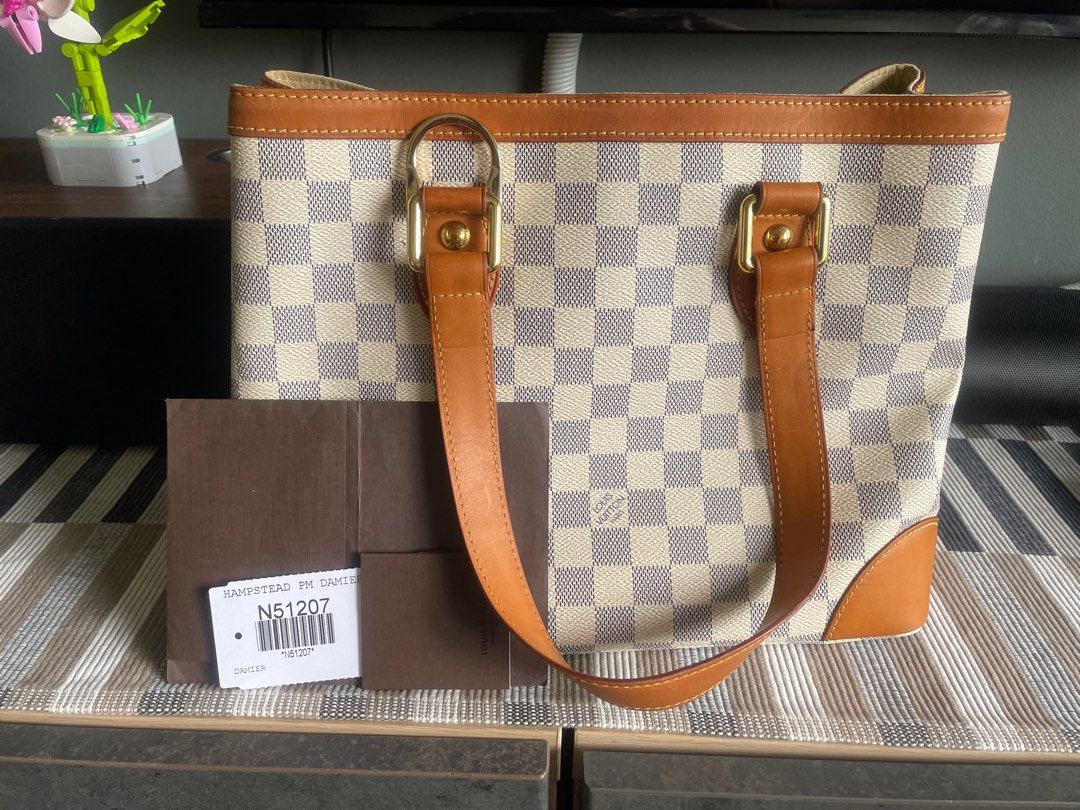 Hamstead (Category: Bags & Wallets) located in Singapore. Submitted by phoenixcha (Listing ID 1244028320, Image 3). Description: .