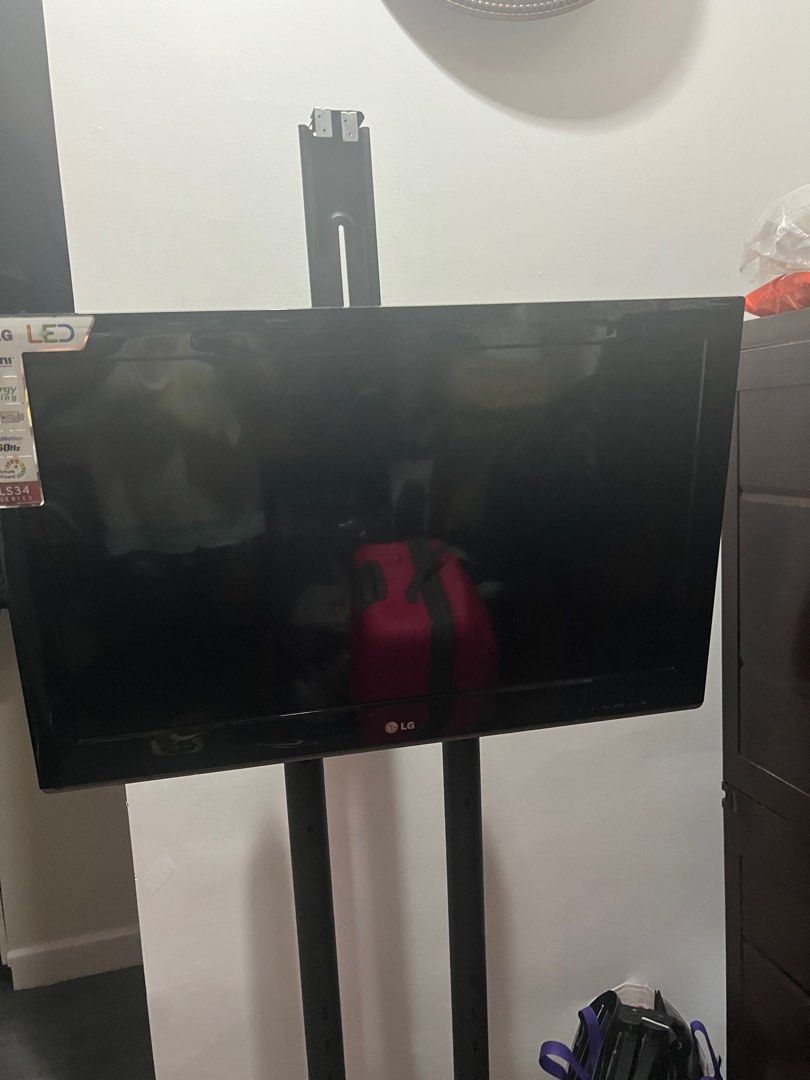 Inverter LV TV Flat Screen LED (Category: TV) located in Cavite. Submitted by amaxxingfinds (Listing ID 1244007405, Image 1). Description: Ls34series LG 31 Inches Energy Saver no issue still working Location Bacoor RFS will buy a new one .
