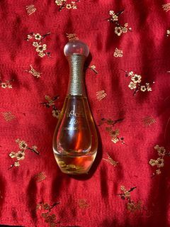 J’ADORE  L’OR ESSENCE DE PARFUM