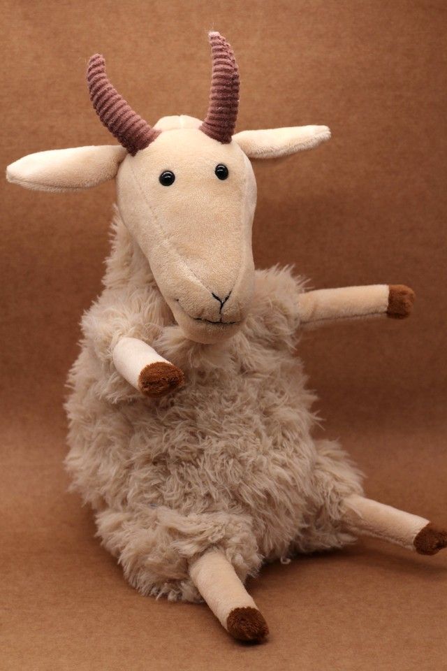 BACK IN STOCK - JELLYCAT Ginny Goat soft toy 14x26cm, 社群- Carousell