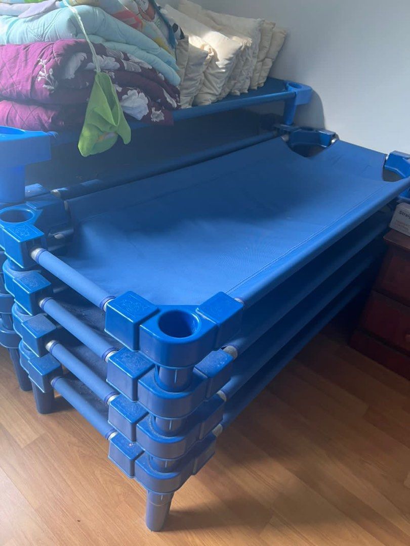 Stackable top nursery beds