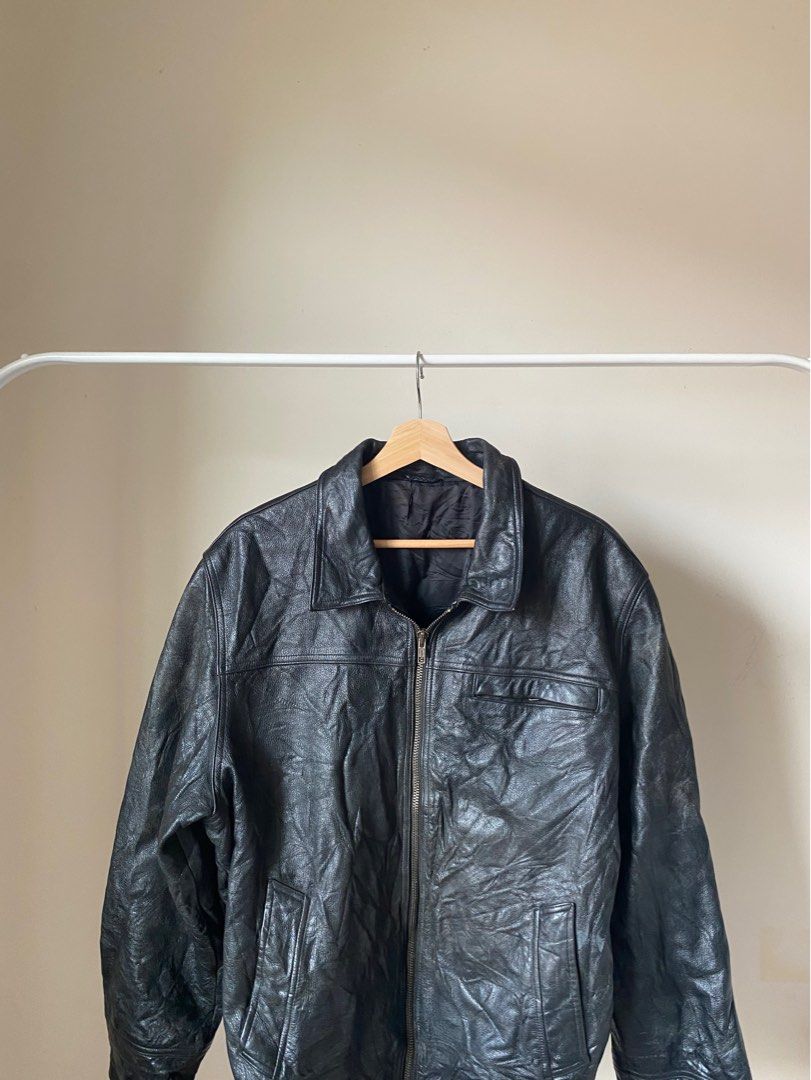 Leather jacket (Category: Vests) located in Gombak. Submitted by akmlhkiim (Listing ID 1244087219, Image 1). Description: Leather jacket for sale.