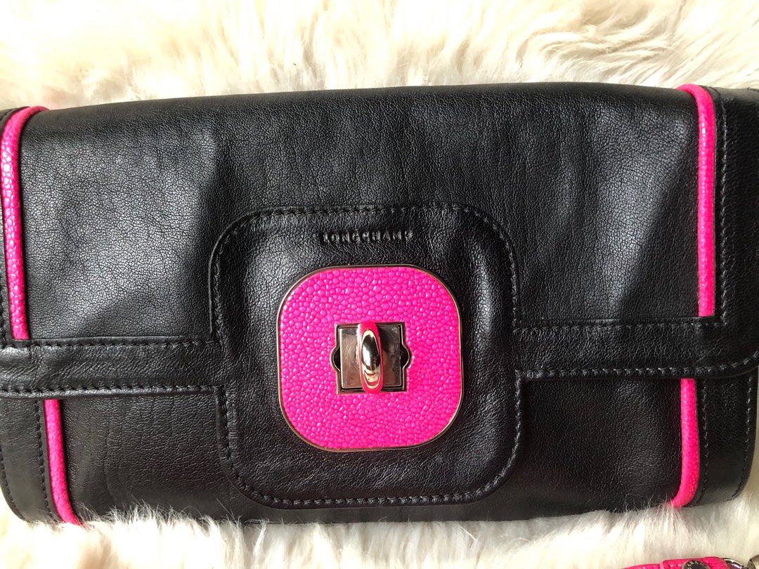 LONGCHAMP CLUTCH/SHOULDER BAG (Category: Luxury Bags & Wallets) located in Naga. Submitted by shieshop (Listing ID 1243998686, Image 2). Description: Original Longchamp leather clutch/shoulder bag from Japan With carecard and dustbag Minimal sign of usage Super sale from 4500 to 3k.