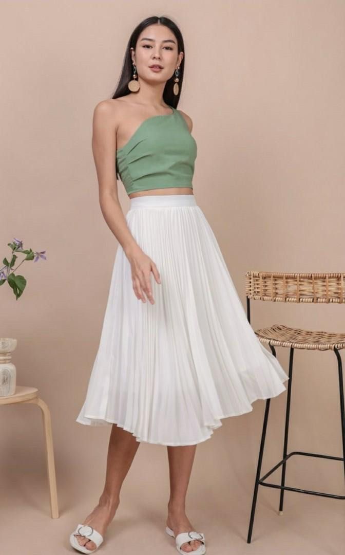 the tinsel rack white pleated midi skirt Women s Fashion Bottoms