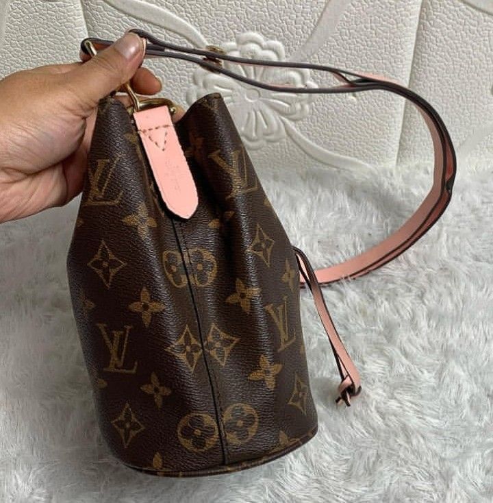 Tas Louis Vuitton LV Capucines MM Phyton 2021 VVGC, Barang Mewah, Tas &  Dompet di Carousell