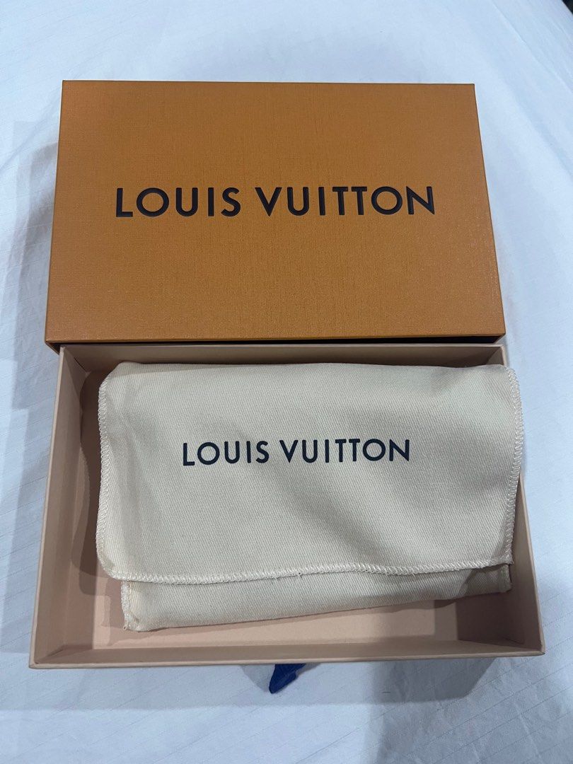 Louis Vuitton Passport Cover M64501 (TOP QUALITY 1:1 Rep lica, FROM  SUPLOOK) Wholesale and retail, worldwide shipping. Pls Contact Whatsapp at  +8618559333945 to make an order or check details ) Contains box