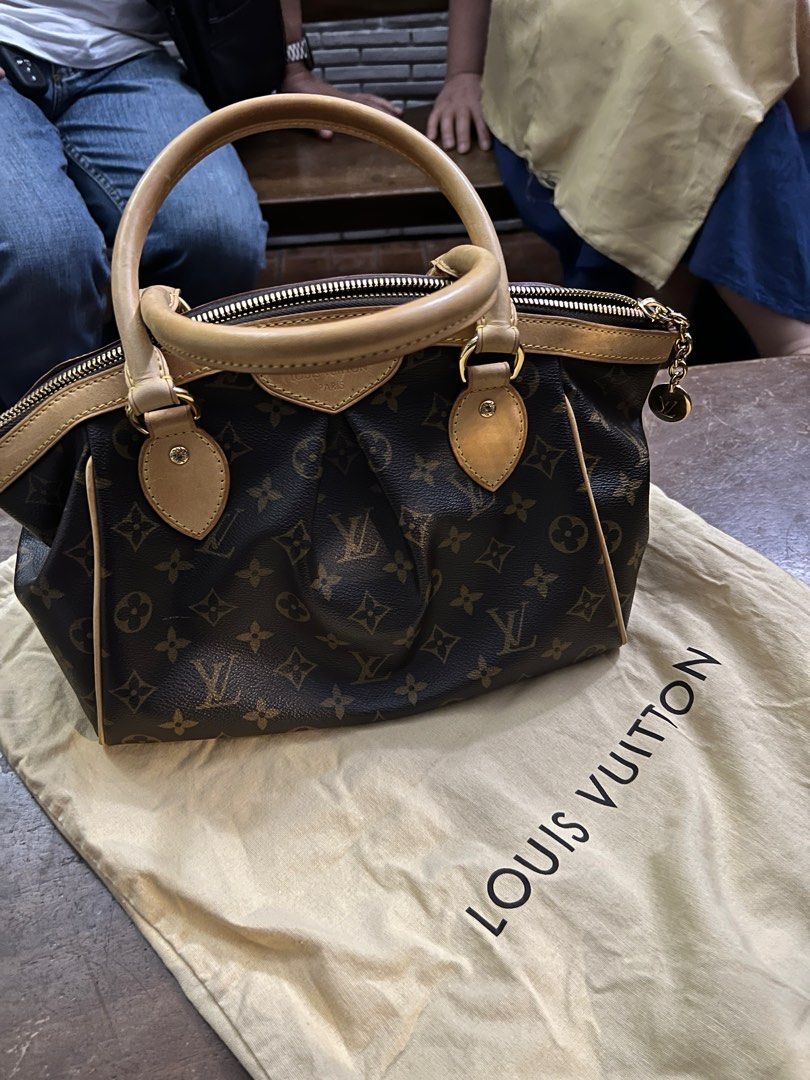 LV tivoli pm handbag (Category: Luxury Bags & Wallets) located in Manila. Submitted by beisebastian (Listing ID 1244016845, Image 1). Description: AUTHENTIC.