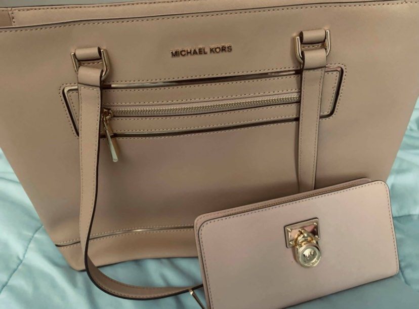 Saffiano frame hotsell michael kors