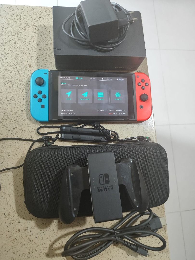 Modded Nintendo Switch full set with accessories and carrier. With 128
