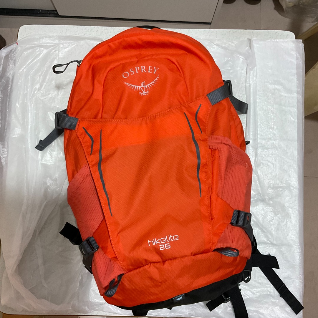 Osprey Hikelite 26L backpack kumquat orange ventilated