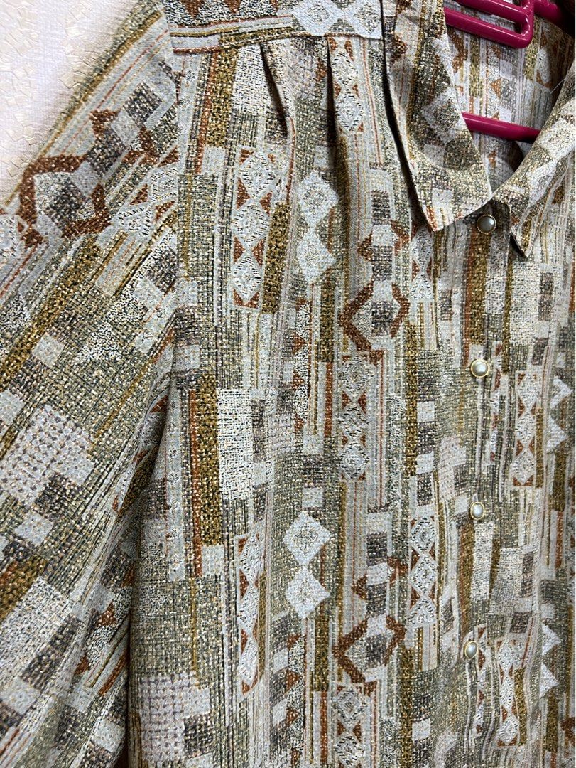 pattern blouse (Category: Blouses) located in Kuala Lumpur. Submitted by f4iya_ (Listing ID 1244011745, Image 2). Description: like new, no defect can fit till m .