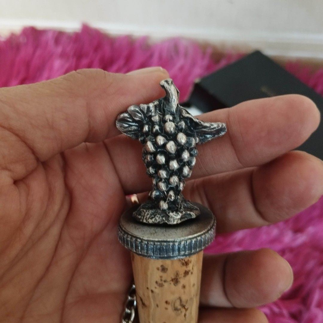 Pewter Wine Bottle Cork Stopper (Category: Other Kitchenware & Tableware) located in Caloocan City. Submitted by chonadura91470 (Listing ID 1244091469, Image 2). Description: Pewter Wine Bottle Cork Stopper with box.