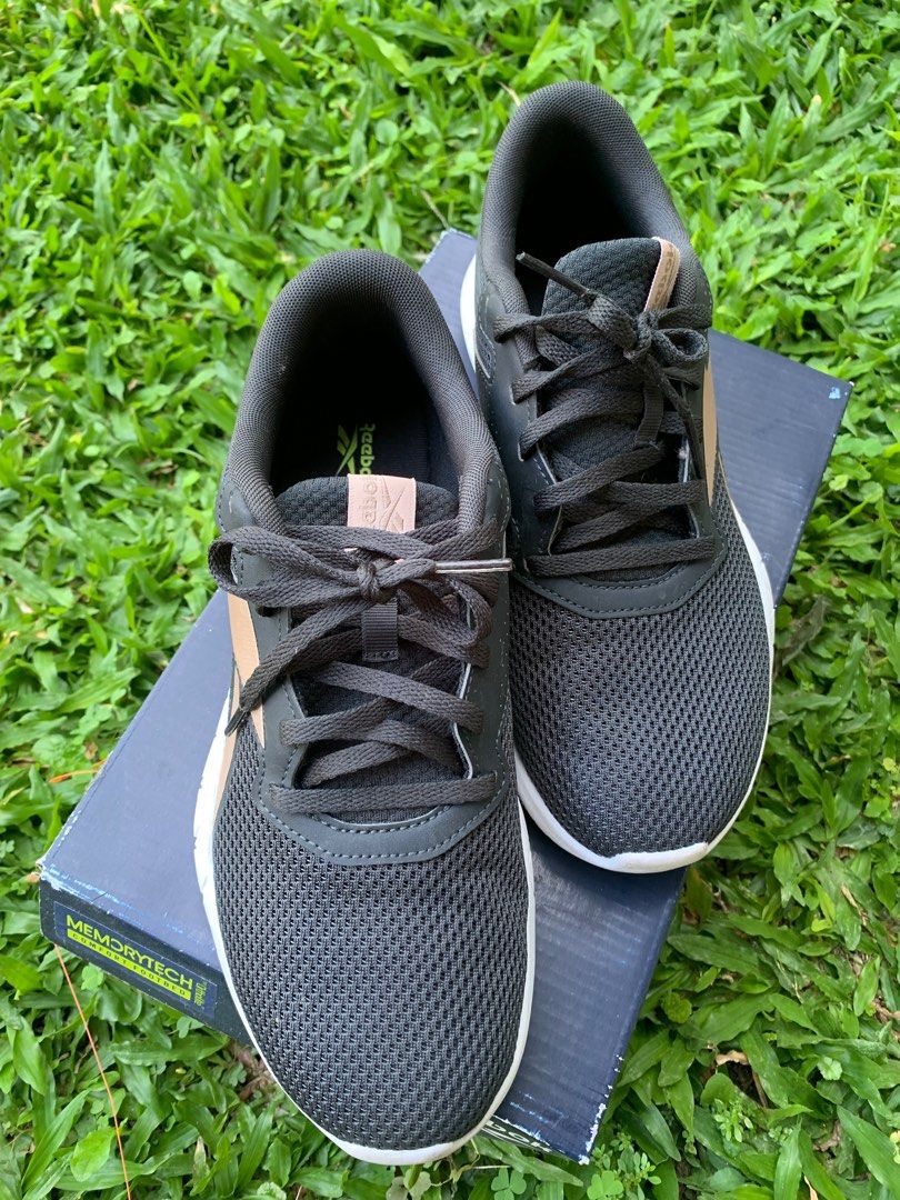 Reebok memory tech black top