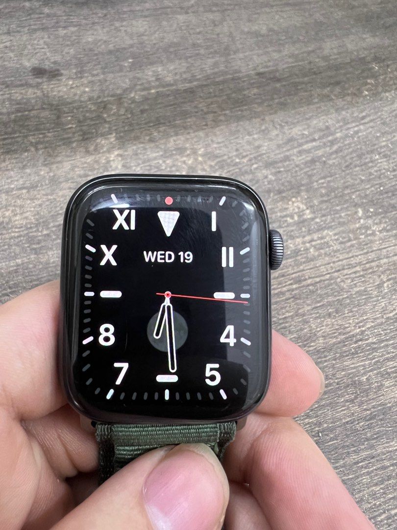 Second hand hotsell apple watch 5