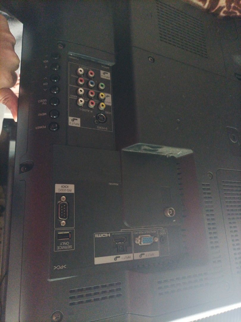 Sharp 32 inch LCD TV (ada defect pada screen dan remote tidak berfungsi