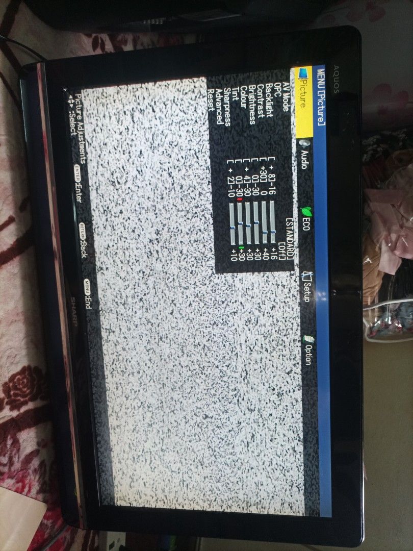 Sharp 32 inch LCD TV (ada defect pada screen dan remote tidak berfungsi