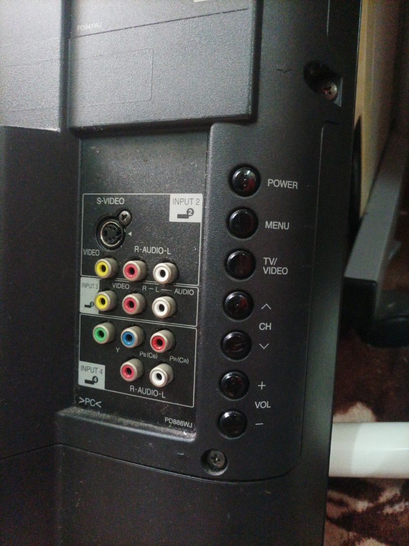 Sharp 32 inch LCD TV (ada defect pada screen dan remote tidak berfungsi