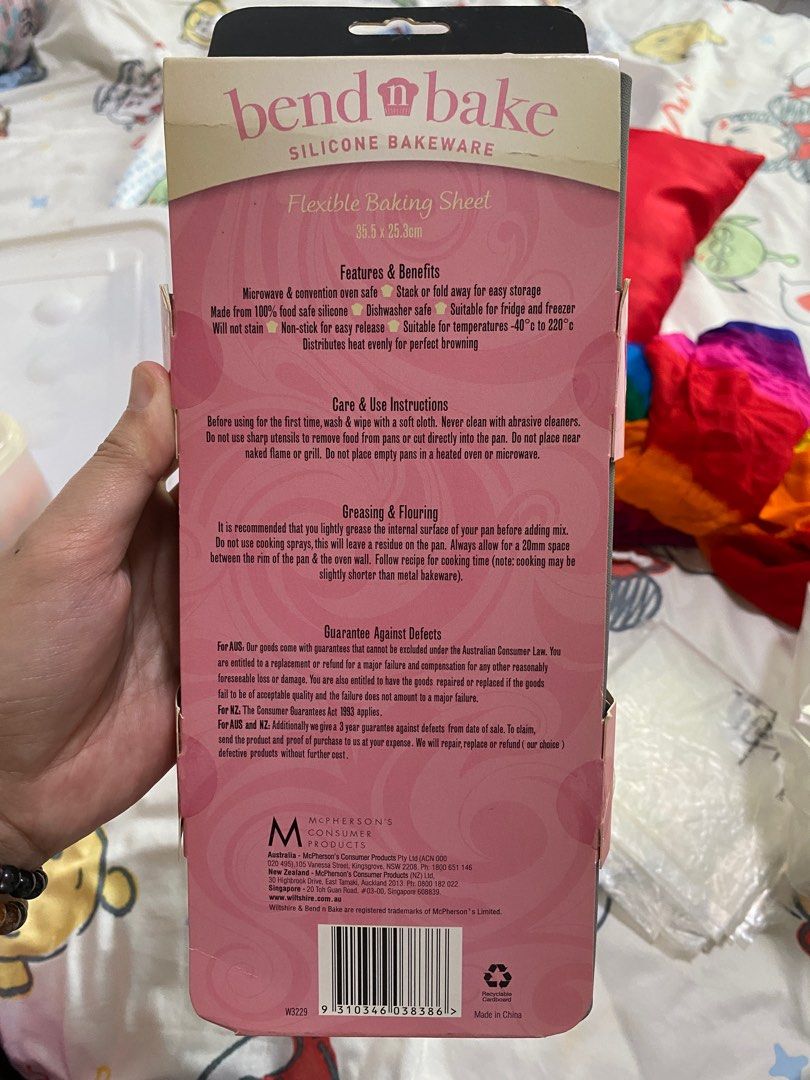 Silicone baking sheet (Category: Bakeware) located in Singapore. Submitted by sinpy2112 (Listing ID 1243911545, Image 3). Description: Self collect only.