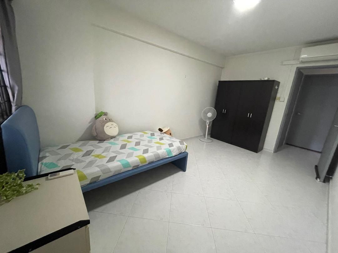 Spacious Common room in Tampines ( Imm. Availability, for single pax