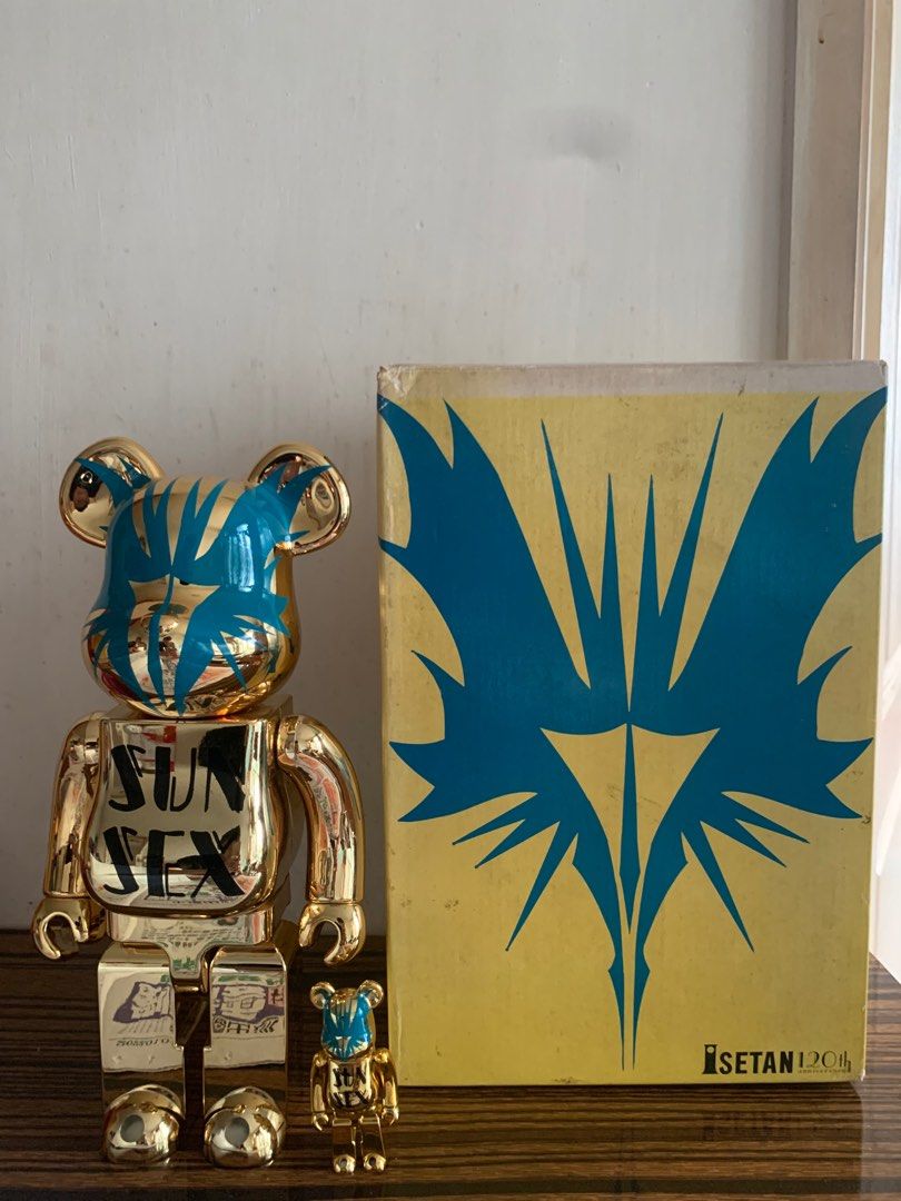 Madsaki x Isetan bearbrick 400 & 100%, 興趣及遊戲, 玩具 Madsaki x Isetan bearbrick 400 & 100%, 興趣及遊戲, 玩具