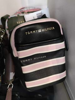 Tommy Hilfiger cellphone sling