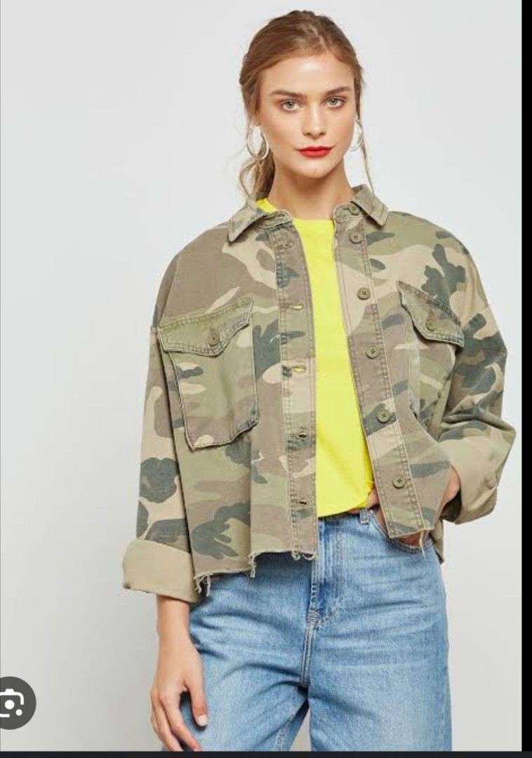 Topshop Camouflage Cropped Jacket Women s Fashion Coats Jackets and Outerwear on Carousell