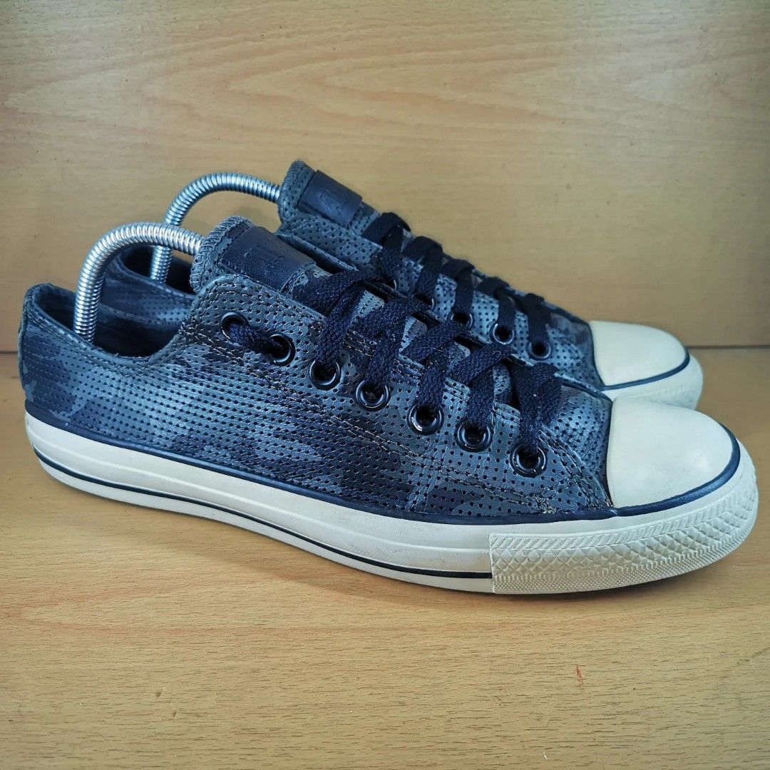 Camo chuck taylors low 2025