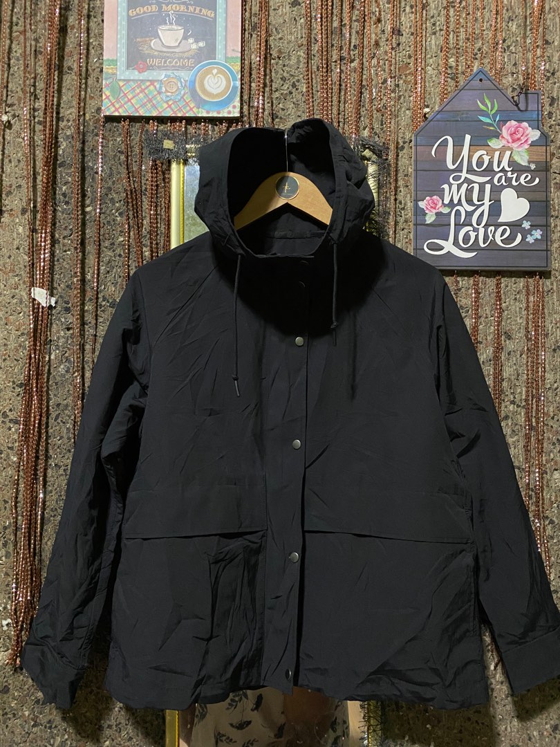 UNIQLO UTILITY PARKA on Carousell